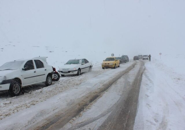 آخرین وضعیت راه‌ها/ بارش برف و باران در جاده‌های ۱۹ استان