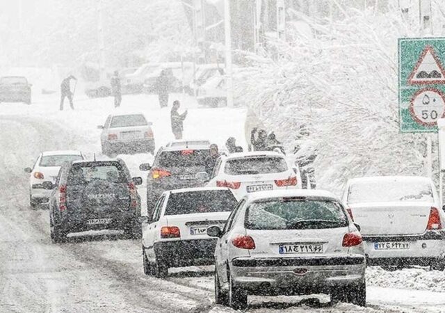 آخرین وضعیت راه‌های کشور/ بارش برف در برخی جاده‌ها و ممنوعیت تردد بدون زنجیر چرخ