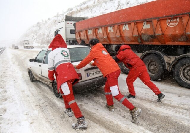 امداد‌رسانی هلال‌احمر به بیش از ۶ هزار نفر در برف و سیلاب/ اسکان اضطراری هزار حادثه‌دیدگان