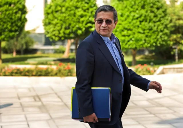 اولین اظهارات همتی به عنوان رئیس جدید بانک مرکزی: ارز ترجیحی حذف خواهد شد