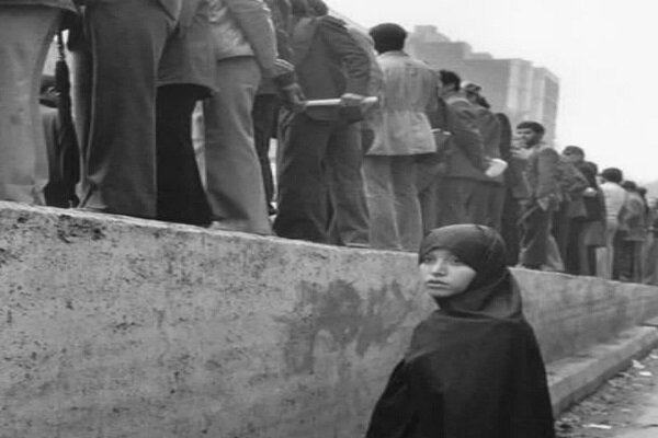 بدن به مثابه میدان جنگ؛ «استثمار نمادین» زن در روایت ترانه علیدوستی بدن به مثابه میدان جنگ؛ «استثمار نمادین» زن در روایت ترانه علیدوستی