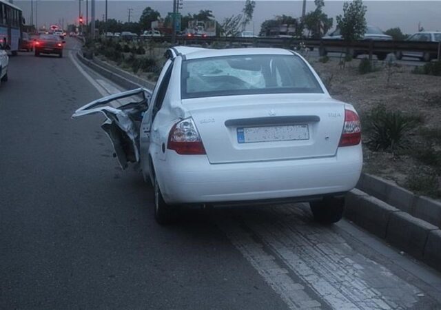 برخورد خودرو با گیت عوارضی در کاشان 3 کشته و یک مصدوم برجای گذاشت