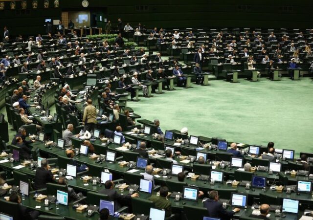 جلسه نظارتی مجلس؛ تیم اقتصادی دولت درباره وضعیت ارز گزارش می‌دهند