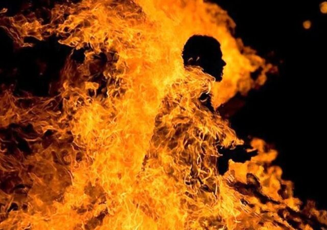 خودسوزی یک مرد مقابل دادگستری کرج/ علت حادثه چه بود، پرونده مهریه‌ یا دعوای ملکی؟