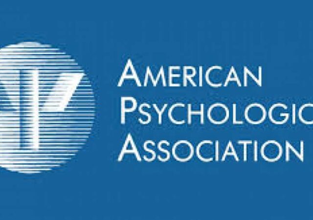 درج عنوان عضویت در انجمن روان‌شناسی آمریکا کلاهبرداری است