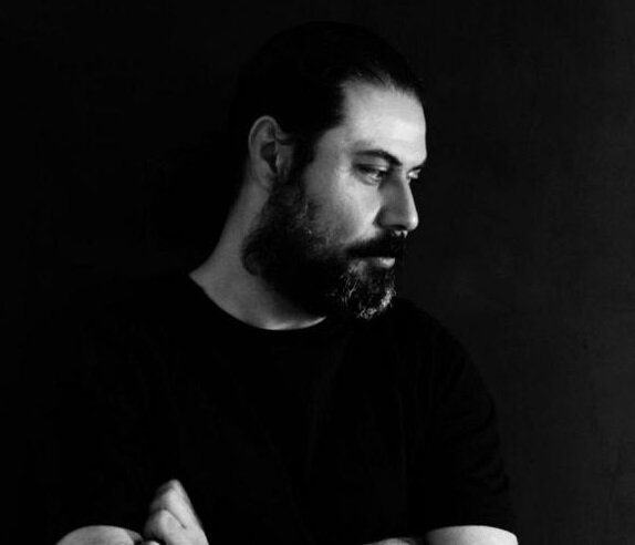 یکی از بهترین هنرمندان ایرانی چشم به راه خانه، از دنیا رفت/ما درماندگان که چشمبهراهش بودیم را چه میماند، مگر اندوه؟/نویسندگان برای خبرآنلاین نوشتند یکی از بهترین هنرمندان ایرانی چشم به راه خانه، از دنیا رفت/ ما درماندگان که چشمبهراهش بودیم را چه میماند، مگر اندوه؟