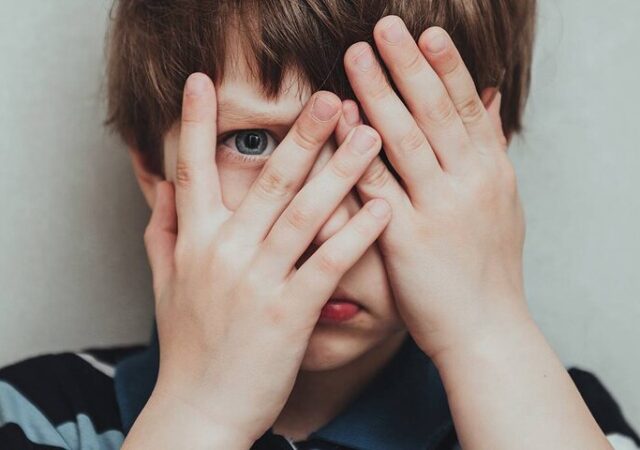 اخبار ناگوار با روان کودک چه می‌کند؟