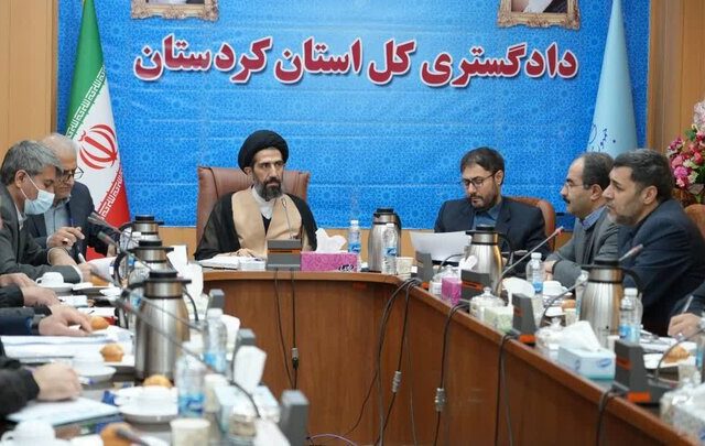 حجت‌الاسلام حسینی: مطالبات معیشتی مردم باید از مسیر قانون پیگیری شود