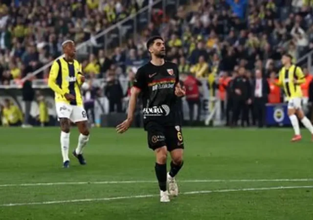 لژیونر استقلالی به سپاهان نزدیک شد