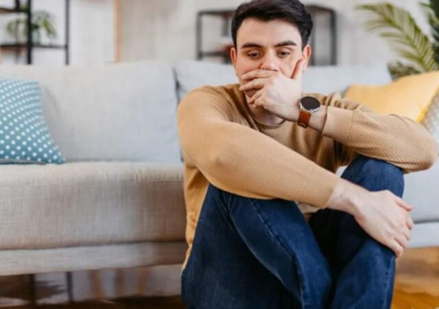 چرا وقتی می‌خواهم از حقم دفاع کنم، می ترسم و اضطراب می‌گیرم؟