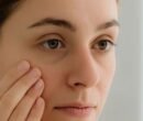 چطور مانند یک متخصص پوست از کرم دور چشم استفاده کنیم؟