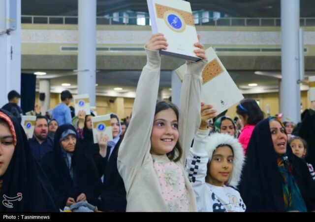 باران، قرآن و نرگس؛ نیمه‌شعبانِ متفاوت در مصلای زنجان