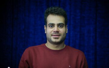 در ستایش قهرمان آشنا