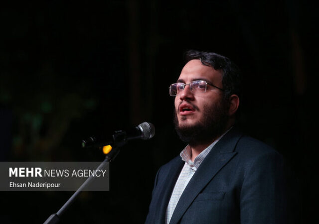 «فراتهران» از اهداف حوزه هنری است؛ تئاتر را دنبال می‌کنم