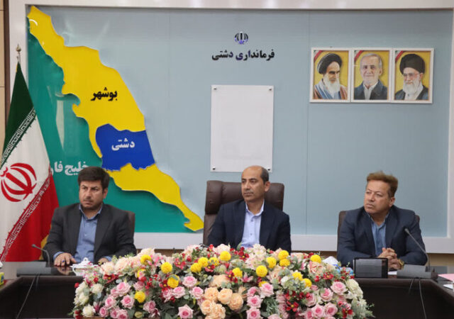 فرماندار دشتی: عیدی کارگران پیش از پایان سال پرداخت شود