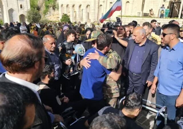 بازگشت 9 تن از دریادلان ناوچه دنا به شیراز + تصاویر