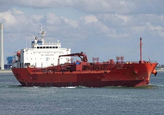 بیش از ۲۴ کشتی مرتبط با ایران از محاصره آمریکا عبور کردند