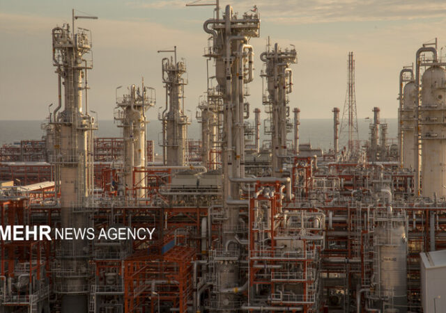 تداوم فعالیت‌های بازسازی پالایشگاه فاز ۱۴ در جنگ رمضان