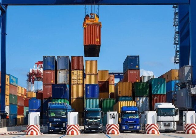 ترخیص 2 میلیون تن کالای اساسی از بنادر و گمرکات استان هرمزگان در جنگ