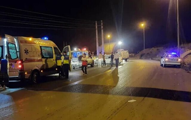 تصادف خودروی پیکان و پراید در محور خنداب ۶ مصدوم برجای گذاشت