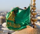تعویض پوش ضریح و پرچم گنبد در صبح میلاد امام رضا(ع)