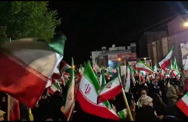 حضور پرشور مردم آزادشهر در تجمع شبانه حمایت از انقلاب