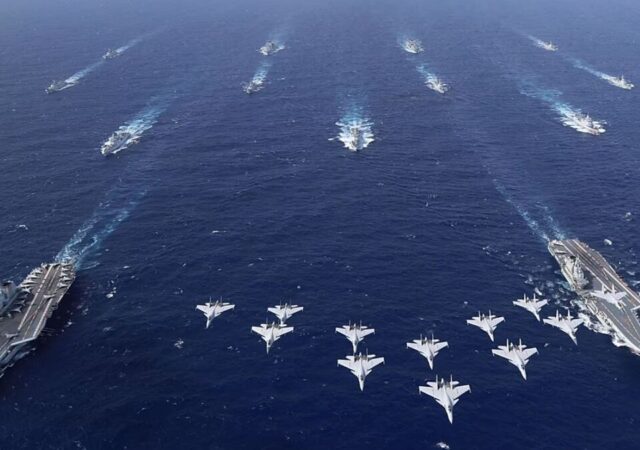 حضور کم‌سابقه ناو‌های غربی در نزدیکی ایران؛ از مدیترانه تا خلیج عمان / ماجرا چیست؟