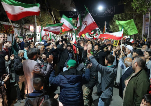 حماسه مردم همدان برای دفاع از وطن با حضور پرشور