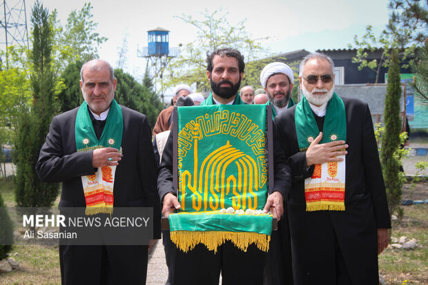 خادمان حرم امام رضا(ع) مهمان خانواده شهیدان دوگونچی و لکزایی شدند