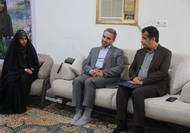 دیدار با خانواده‌های شهدا بخشی از وظیفه اخلاقی وزارت آموزش و پرورش است