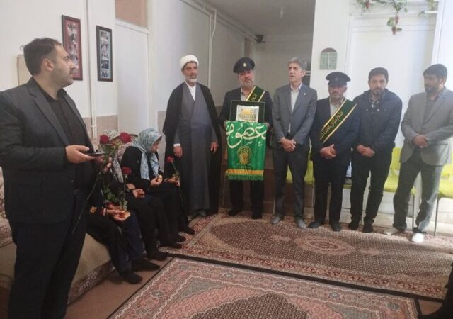 دیدار خادمان حرم حضرت معصومه(س) با سالمندان کرمانشاه
