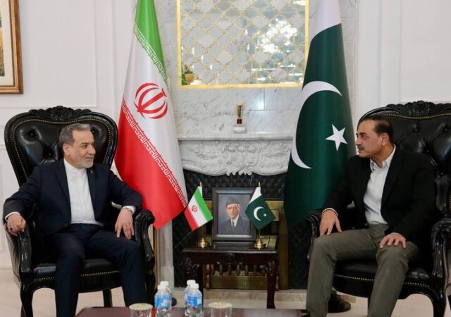 دیدار عراقچی با فرمانده ارتش پاکستان