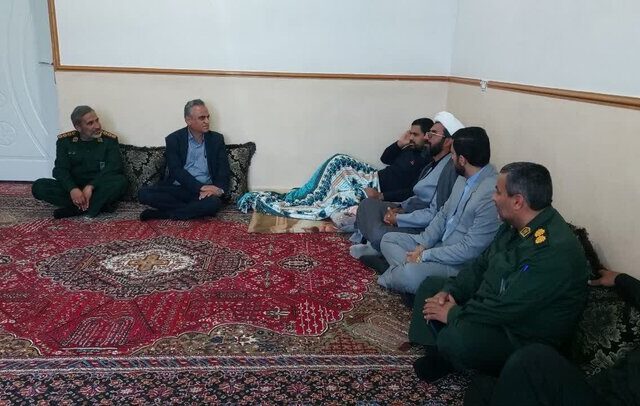 دیدار مسئولان با رزمنده جنگ تحمیلی سوم در کنگان