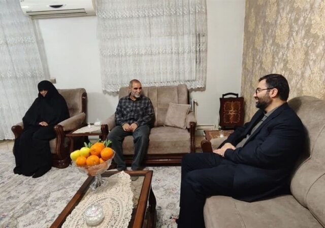 دیدار معاون رئیس‌جمهور در شهریار با خانواده معظم شهدا+تصاویر