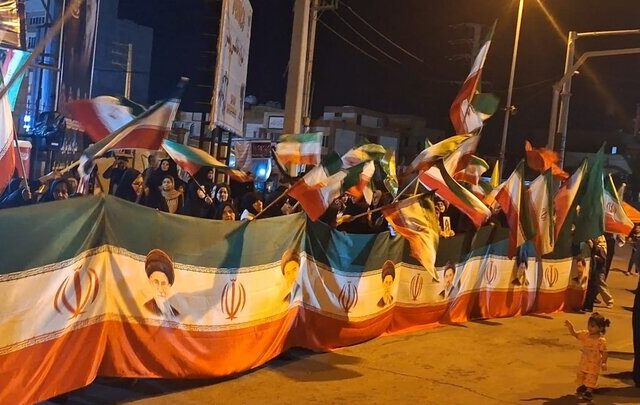 رقص پرچم اقتدار بر دستان میدان داران گناوه ای