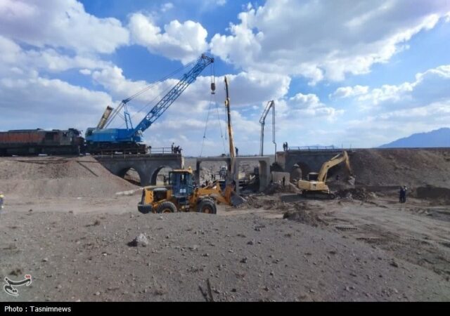 روایتی از بازسازی 40 ساعته پل هفت‌دهانه ‌راه‌آهن قم + تصاویر