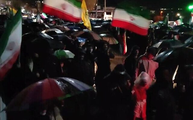 سیل حضور مردم شهرکرد زیر بارش شدید باران در چالشتر