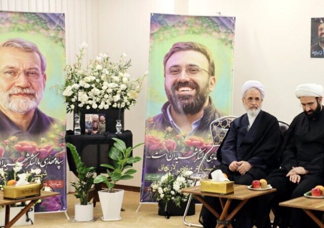 مدیر حوزه‌های علمیه با خانواده شهید لاریجانی دیدار کرد