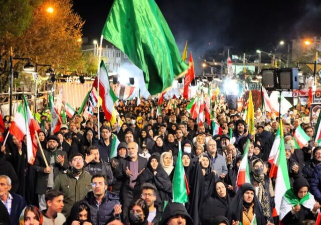 میدان‌داری مردم دیار آفتاب در کنار موشک