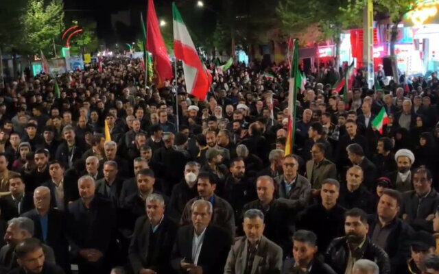 میدان‌داری مردم گالیکش در اجتماع شبانه