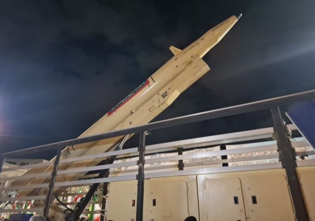 نمایش موشک خیبر هوا فضای سپاه در میدان ساعت تبریز