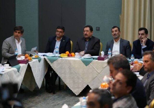 وزیر صنعت: ارز واردات مواد اولیه صنایع فولاد و پتروشیمی تامین خواهد شد