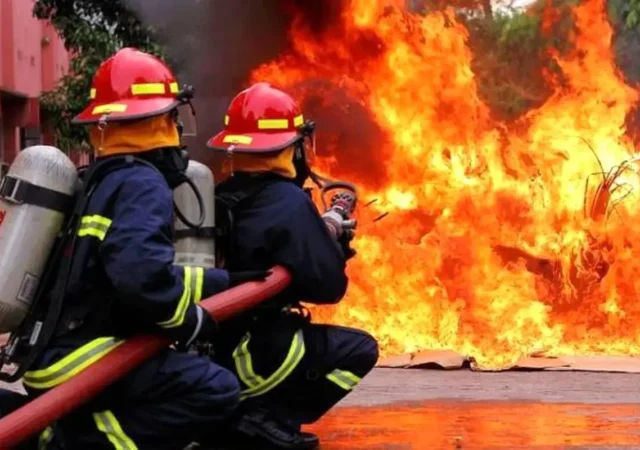 وقوع آتش‌سوزی مهیب در خیابان شافعی درگهان+ جزئیات