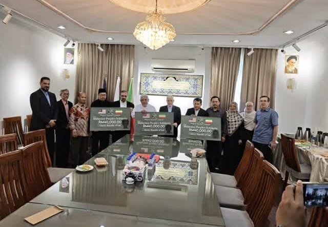 کمک ۱۶۸ کانتینری مالزیایی ها به ایران؛ پویشی به یاد شهدای میناب