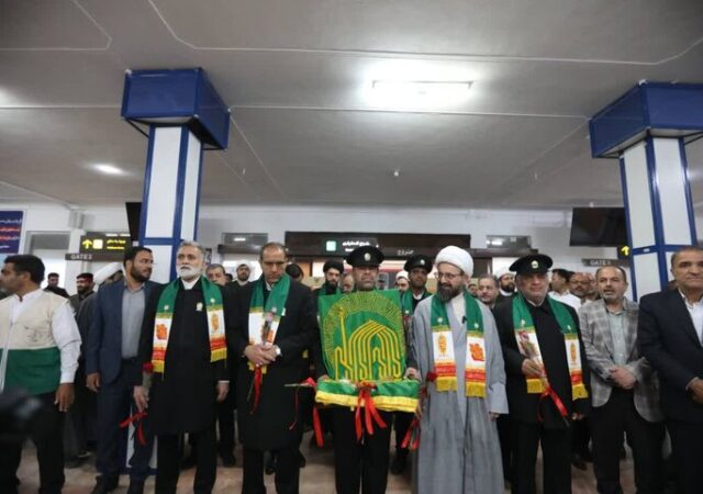 یزد زیر سایه خورشید رفت؛ ورود خدام رضوی به دارالعباده یزد