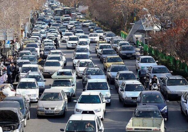 آخرین وضعیت جوی و ترافیکی جاده‌های کشور / ترافیک سنگین در محورهای ورودی تهران گزارش شد