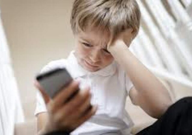 از هر ۶ نوجوان، یک نفر قربانی آزارهای جنسی آنلاین است!