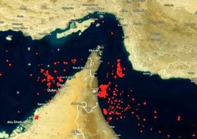 افزایش دامنه نفوذ ایران در تنگه هرمز/ بلومبرگ: کشتی‌ها از تنگه فاصله گرفتند