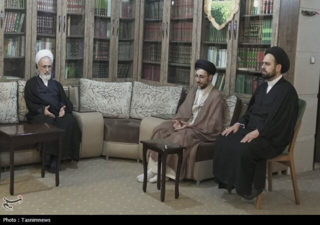 حضور آیت الله اعرافی در منزل وزیر شهید اطلاعات