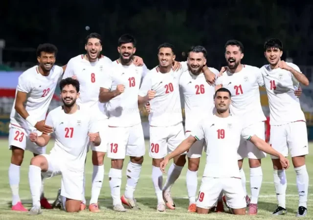 طرح جالب دیوارنگار میدان انقلاب همزمان با بدرقه تیم ملی به جام جهانی+ عکس